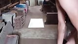 Schnelle Hump  Masturbation auf einem alten Speicher snapshot 3