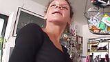 Sexy Duitse brunette zuigt en berijdt een geladen pik in pov snapshot 5