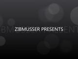 Zibmusser se fait baiser par son beau-fils et son ami sur les marches du sous-sol snapshot 1