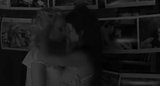 Scarlett Johansson besando a Penélope Cruz snapshot 3