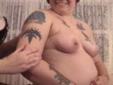 Juguete sexual amoroso grueso bbw tatuado lesbianas aman dar placer a sus coños snapshot 4