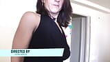 HD - une femme au foyer blanche s’amuse avec un étalon noir snapshot 1