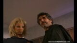 Trio voor hete blonde swingersvrouw snapshot 2