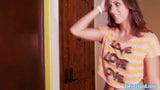 Rilynn Rae doggystyle divertido en la cocina snapshot 2