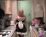 Französisches Zimmermädchen-Kostümspiel für den britischen Pornostar kaz b snapshot 15