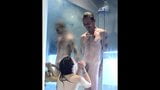 Ratu mona dan pria permen mandi bersama snapshot 9