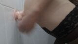 Transvestit in Dessous bekommt Dildo in ihren Arsch snapshot 11