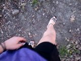 Joana v0mit cd wandelend in de natuur, benen, hakken, nagels tonend snapshot 7