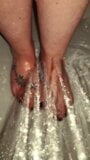 shower feet snapshot 3