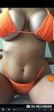 Tetas grandes bikini naranja snapshot 1