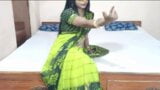 Desi Indische Bhabi neukt met duidelijke audio snapshot 1