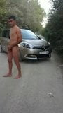 Ung naken slampa erbjuder sig själv till främlingar på gatan snapshot 1