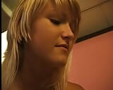 Pierwszy casting porno Sandry - blond nastolatka chcąca się pieprzyć snapshot 3