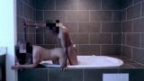 Une salope cocu prend une douche dans la salle de bain et baise une grosse bite noire snapshot 2