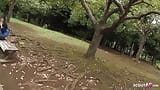 Une adolescente japonaise séduite pour faire une pipe en public au restaurant à son premier rendez-vous snapshot 1