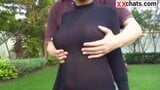 Nri sexy babe mostrando sus tetas calientes para divertirse al aire libre snapshot 2