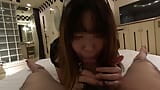 Japanisches zimmermädchen gibt dem meister einen dicken blowjob und wird aufgenommen snapshot 4