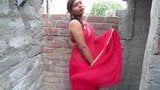 Heißester Bhabhi-Sari in einem sexy Stil, roter Sari-Akt snapshot 7