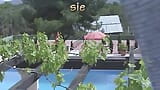 Rubia madura secretamente filmada en el jardín snapshot 1