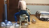 Eine massive menge von ballons knallen - Individuelles video snapshot 4