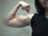 Biceps cu păr negru snapshot 7