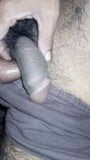 Garoto gostoso sexy com peito peludo e pênis snapshot 5