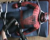 Spiderman riceve molti tocchi e uno si diverte snapshot 13