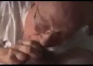 Ông già ăn tinh trùng của đàn ông khác | xHamster