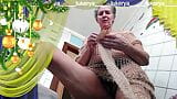 Die heiße Hausfrau Lukerya allein zu Hause sorgt für ein wenig Vorweihnachtsstimmung, indem sie online vor der Webcam flirtet und Fans mit e snapshot 3