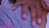 Deviante - tengere zwarte tiener Romy Indy neukt stiefbroer snapshot 4