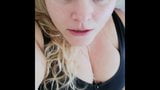 Cheveux blonds, yeux bleus, seins naturels, BBW, MILF, taquinage de chatte snapshot 5