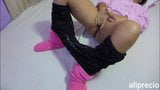 Latina caliente se masturba con enorme dildo negro snapshot 7