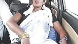 E -2, video completo, sexo en el coche, conversaciones sucias telugu, ama de casa india hermosa sexy con viaje romántico de yerno. snapshot 5