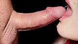 Super gros plan : léchage baveux et prépuce ! Pipe lente, ASMR, éjaculation torride dans la bouche ! 4K snapshot 8