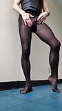 Enorme pik enorme lading gekleed in zwarte nylons en mini -jurk snapshot 3