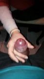 Handjob dengan pancutan mani yang kuat snapshot 1