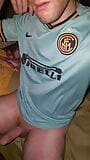 Une fan sexy de l'Inter Milan se masturbe snapshot 3