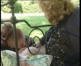 Dos abuelas francesas cachondas complaciendo a un tipo snapshot 4