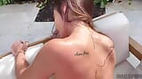 Culona reina Kelsi Monroe follada en la piscina snapshot 19