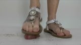 Heidis kasut tumit tinggi berus sisi dengan sandal dan footjob 1 snapshot 11