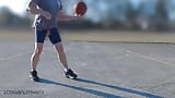 Jugando baloncesto en una cancha pública con mi polla en exhibición lanzando aros snapshot 2