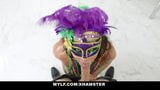 Celebrando el Mardi Gras con la milf curvilínea Carmela Clutch snapshot 9