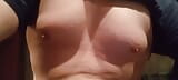 Pezones hinchados. Tetas de gordo. Pezones sensibles. Acariciandome las tetas y pezones snapshot 13