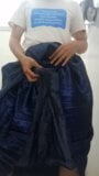 Autocum trong váy dài xếp ly satin màu xanh lam snapshot 8