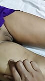 Hermosa india esposa consigue masaje con digitación snapshot 3