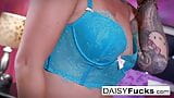 Daisy yang panas dan miang mengongkek dirinya ke orgasme gergasi snapshot 4