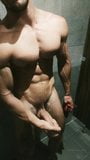 Hetero fitness hunk die grote pik aftrekt snapshot 14