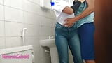 Tuvieron relaciones sexuales en el baño de la compañía, espero que nadie se entere después de nueve meses. Creampie snapshot 1