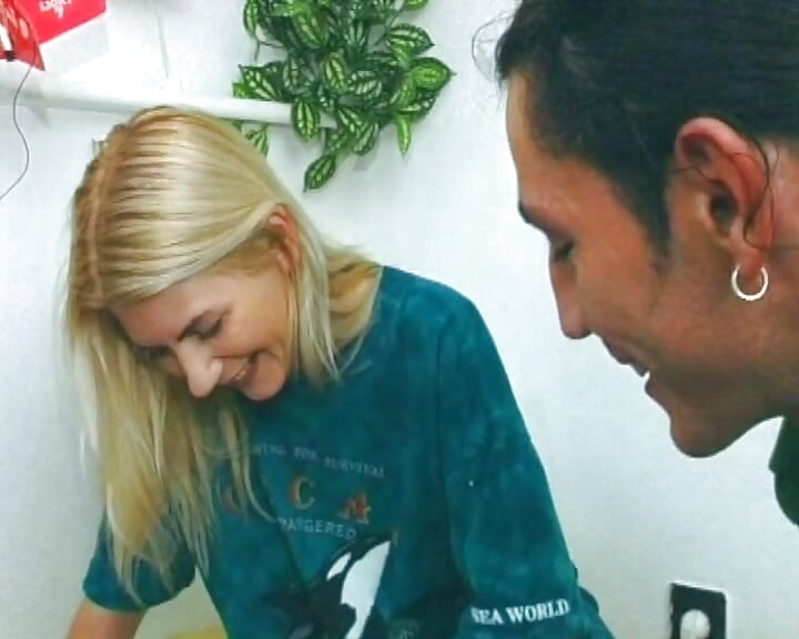 Alemã loira boneca gosta de foda quente