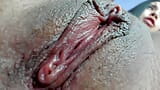 Młodo wyglądający kolumbijska dziwka masturbuje się jak szalona, podczas gdy stara się kąpać cię w soku z cipki snapshot 14